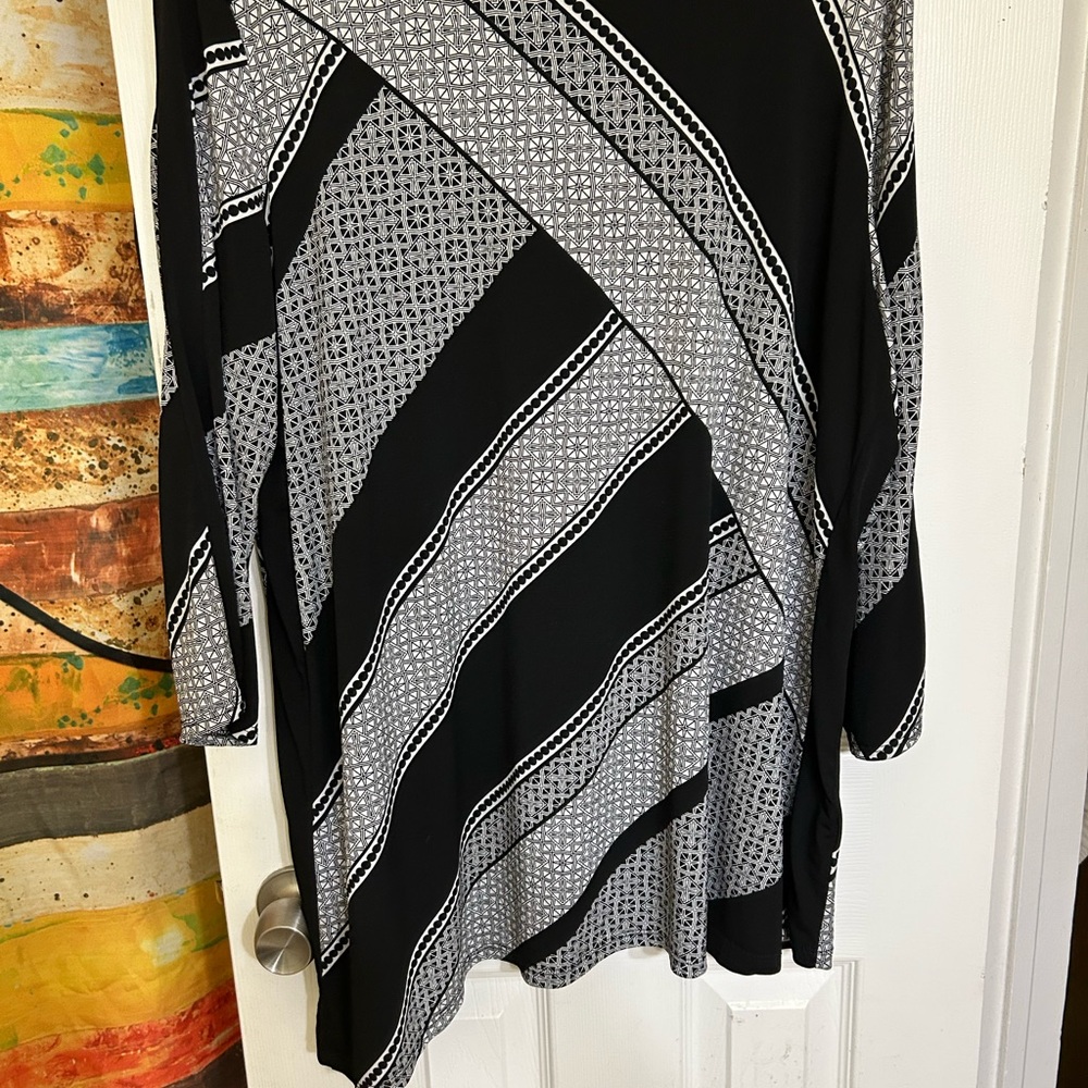 Susan Graver Black and Gray Asymmetrical Tunic Top